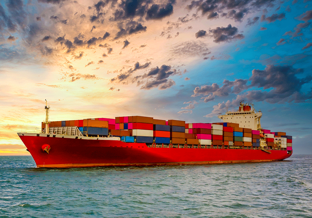 Kontajnerová nákladná loď, námorná nákladná doprava. Globálny obchod, import a export, logistika a celosvetová preprava tovaru pomocou kontajnerovej nákladnej lode na otvorenom mori.