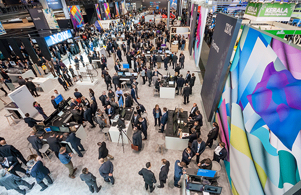 Výstavná hala 2 počas medzinárodného veľtrhu informačných technológií CeBIT 2016 v nemeckom Hannoveri.